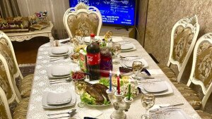 Awaiting guests. A festive table set in an apartment in the 8th Kilometer district. Baku, March 2024.